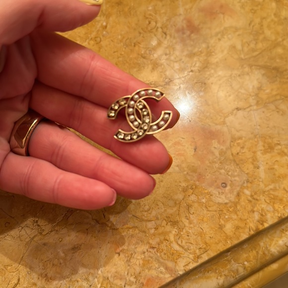 Chanel CC logo studs - Picture 2 of 4